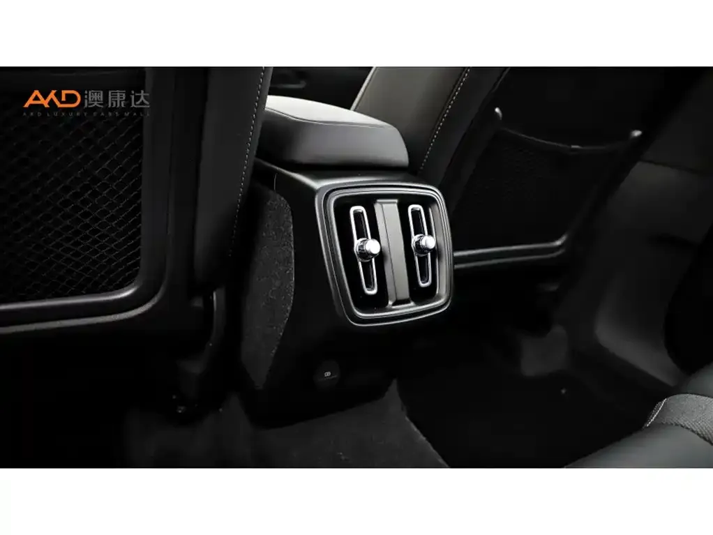 Volvo XC40 2024 из CN, фото 5