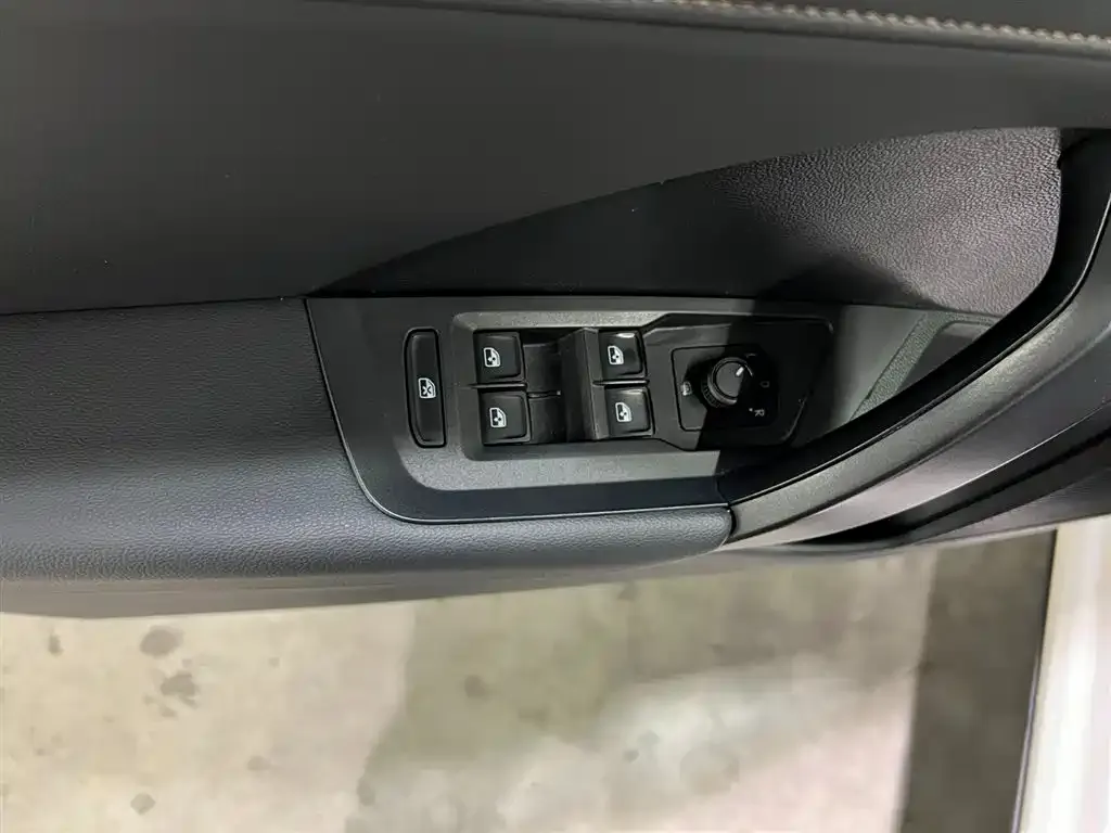 Volkswagen Tharu — фото 4