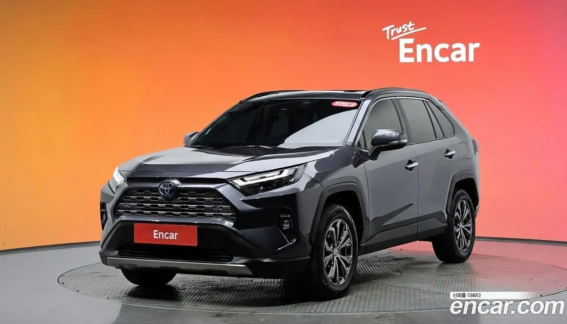 Toyota RAV4 — фото 1