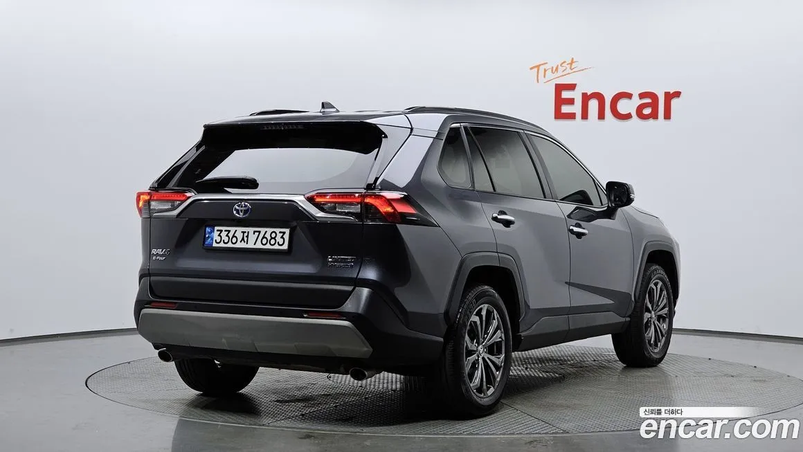 Toyota RAV4 — фото 2