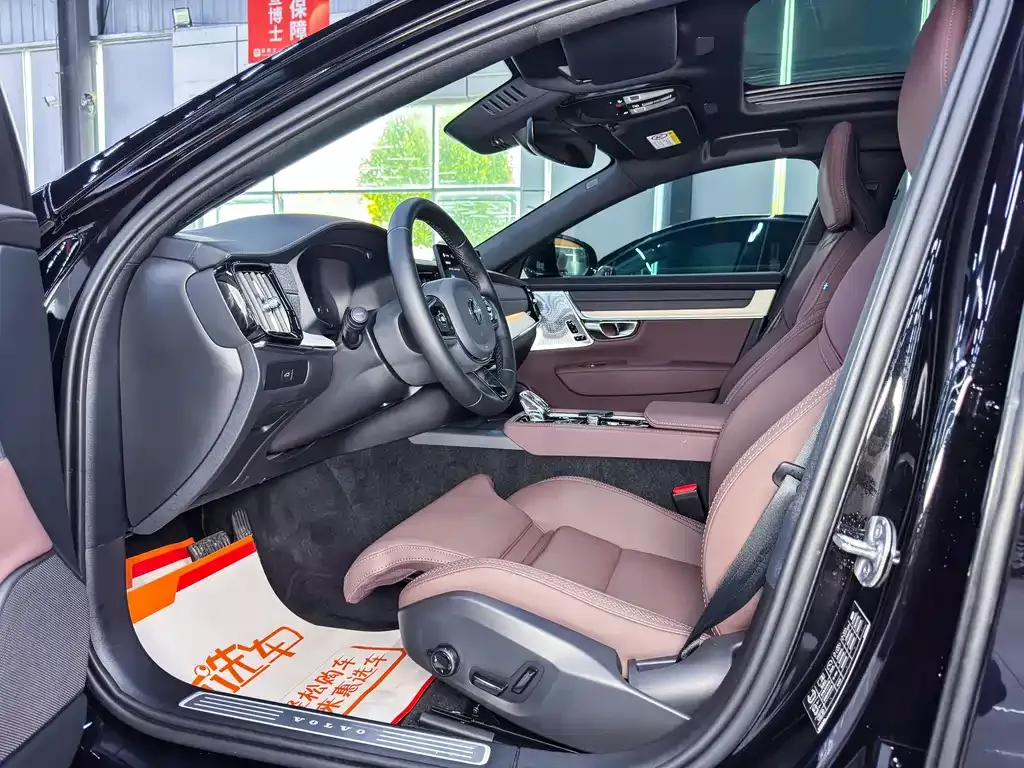 Volvo S90 2025 из CN, фото 3