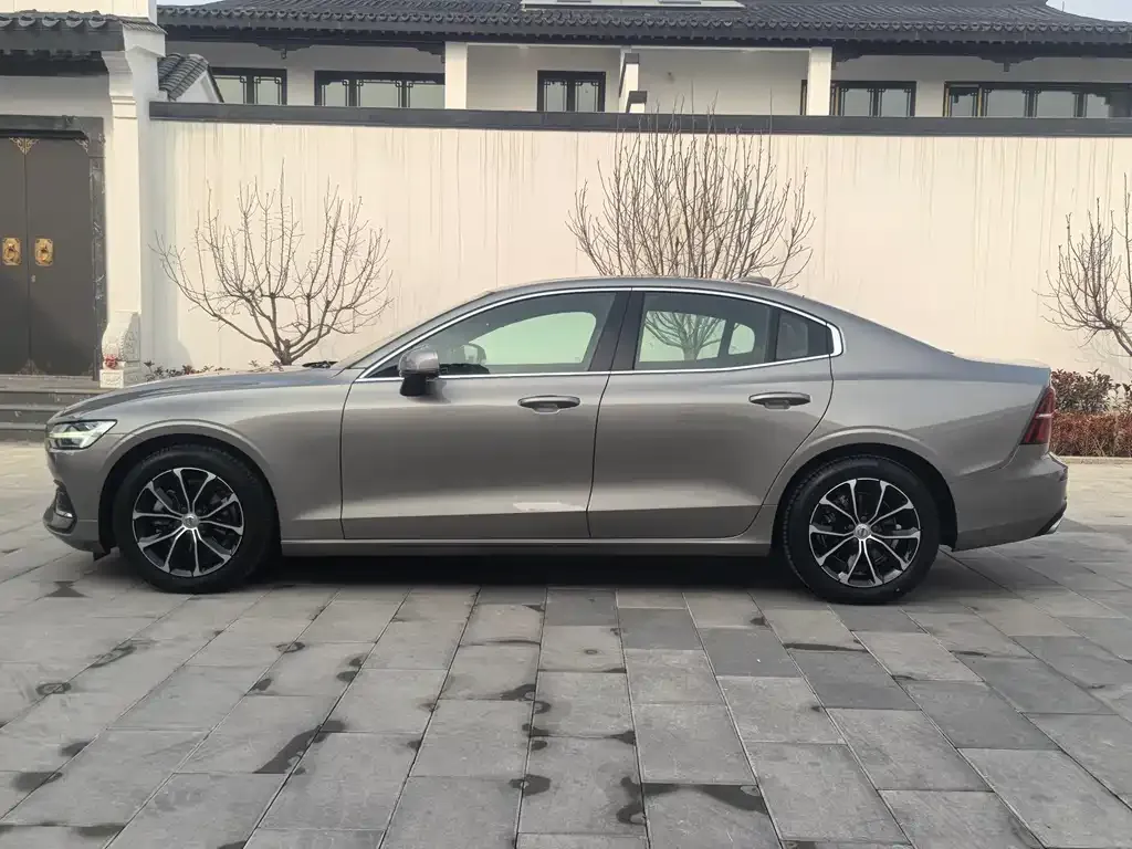 Volvo S60 2022 из CN, фото 3