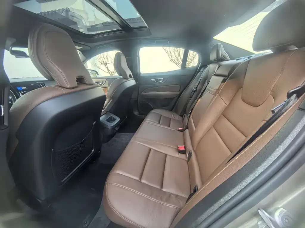 Volvo S60 2022 из CN, фото 4