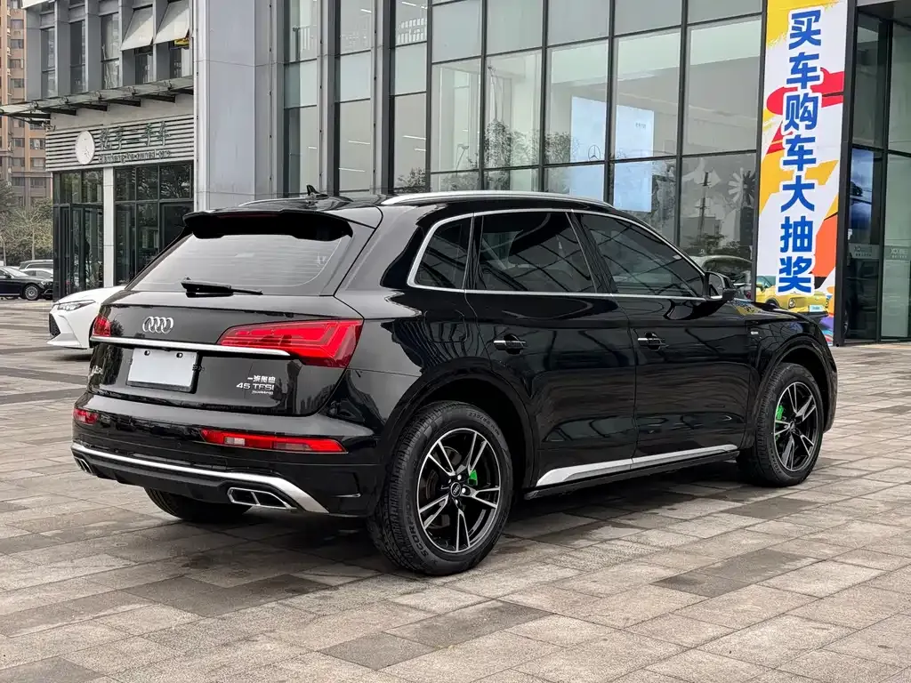 Audi Q5L — фото 10