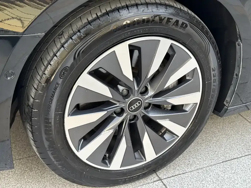 Audi A6L 2024 из CN, фото 6