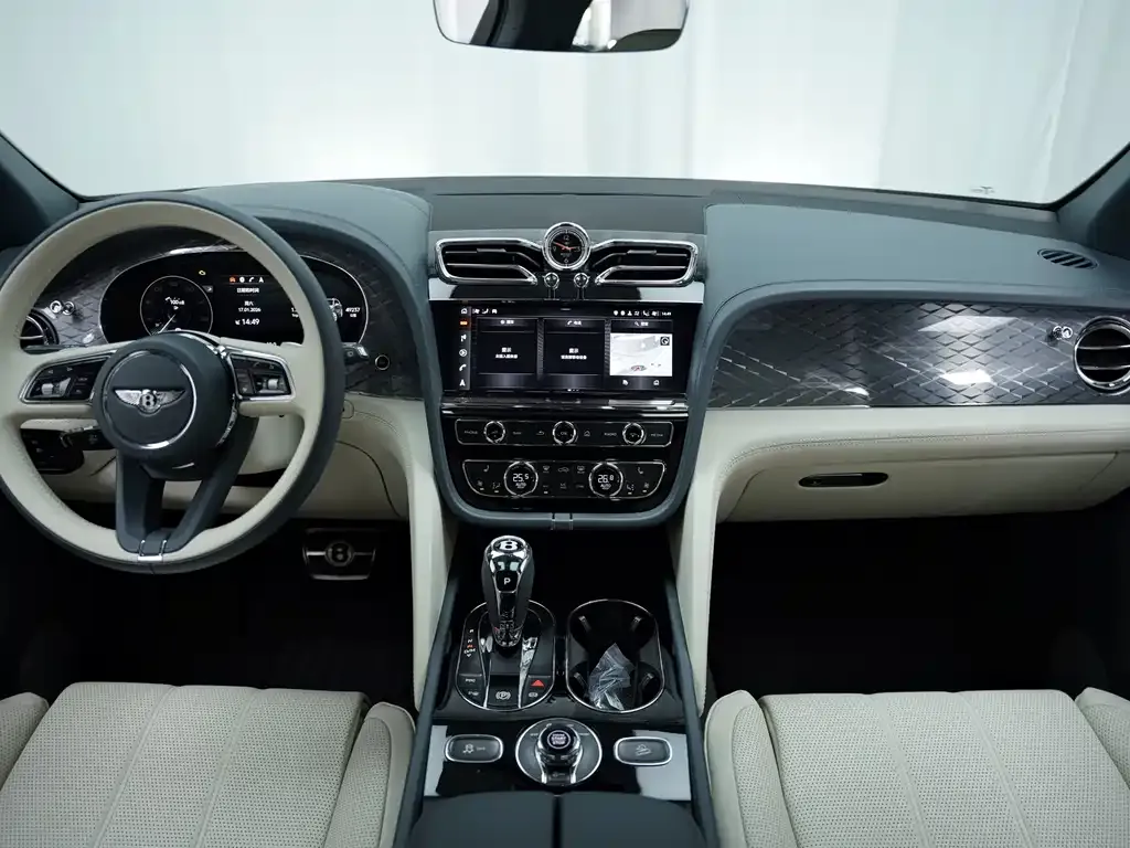 Bentley Bentayga 2022 из CN, фото 10