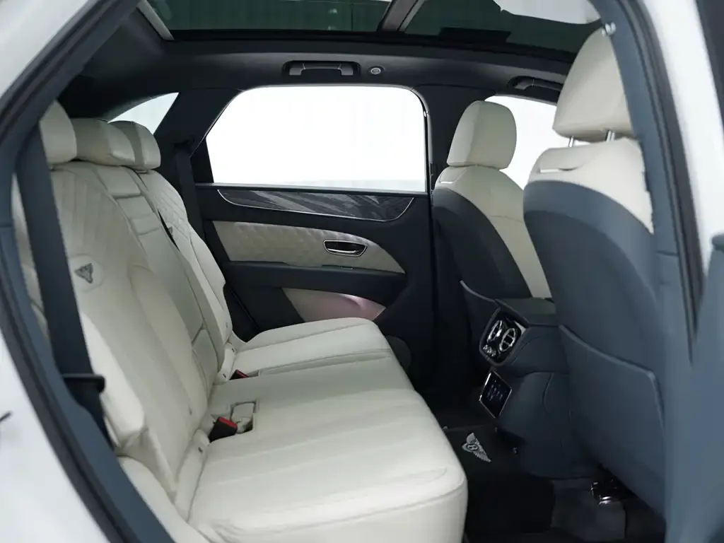 Bentley Bentayga 2022 из CN, фото 2