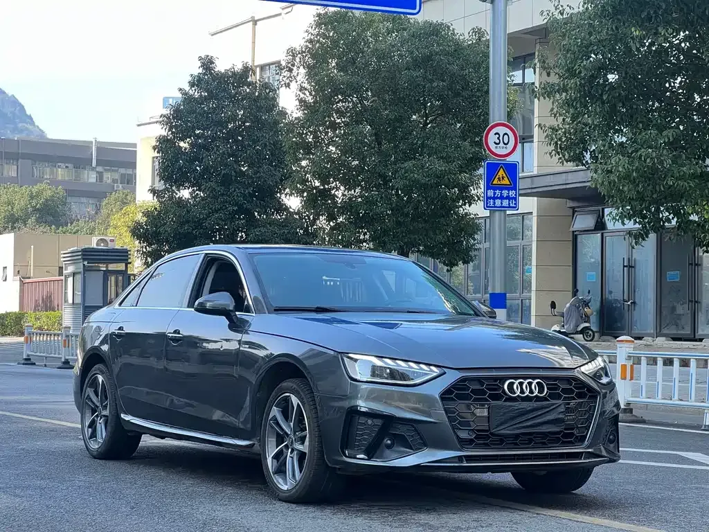 Audi A4L 2023 из CN, фото 6