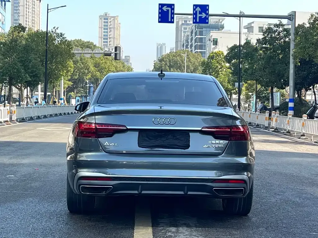 Audi A4L 2023 из CN, фото 7