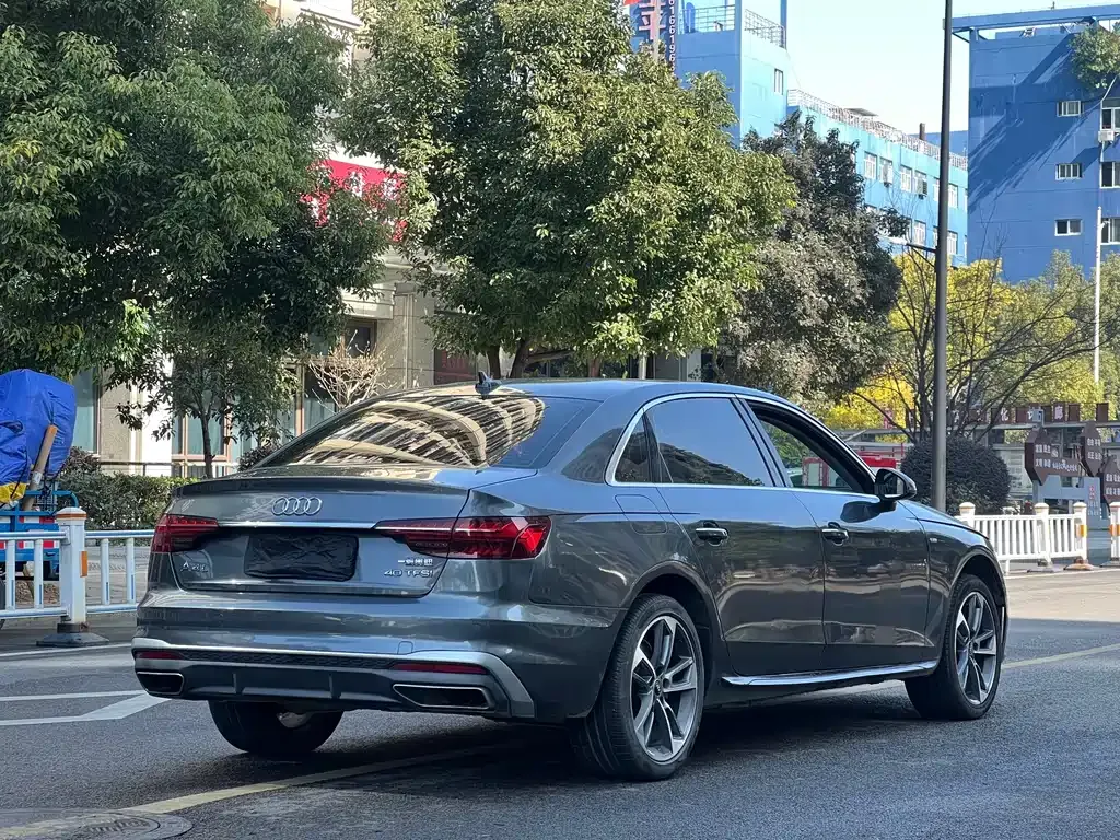 Audi A4L 2023 из CN, фото 9