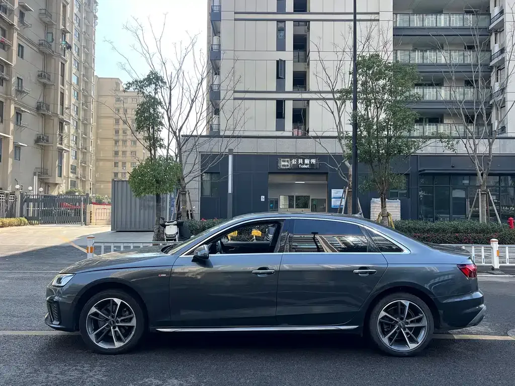 Audi A4L 2023 из CN, фото 2