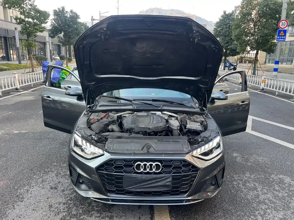 Audi A4L 2023 из CN, фото 3