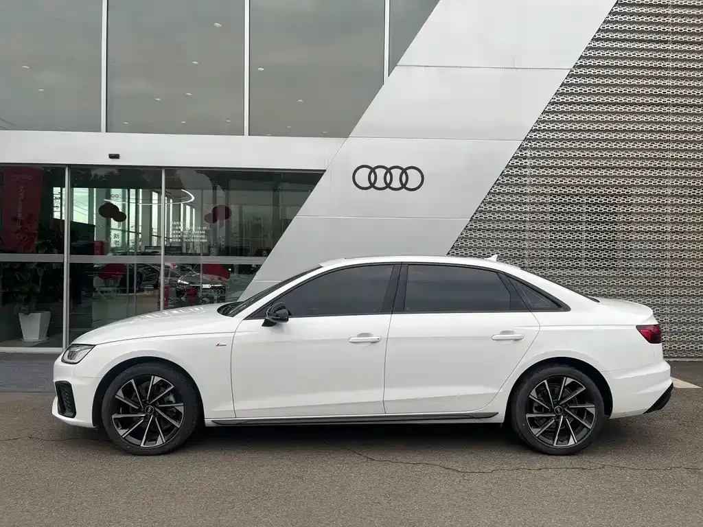 Audi A4L — фото 10