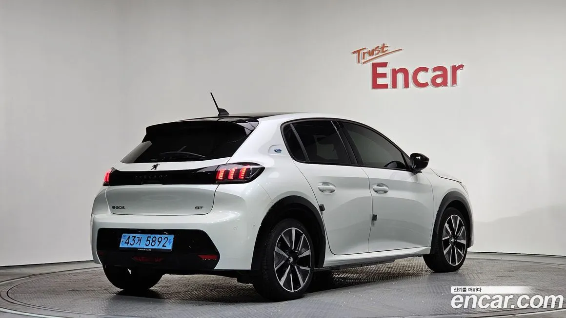 Peugeot 208 2022 из KR, фото 2