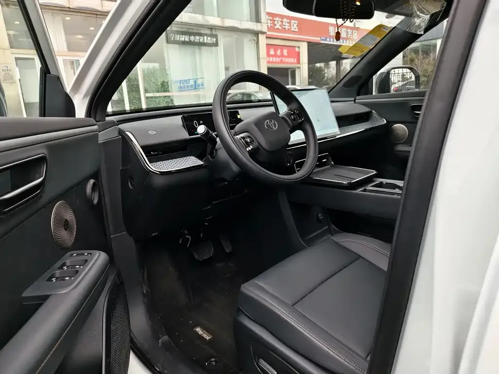Toyota Platinum 3X 2025 из CN, фото 2