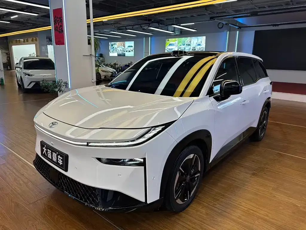 Toyota Platinum 3X 2025 из CN, фото 8