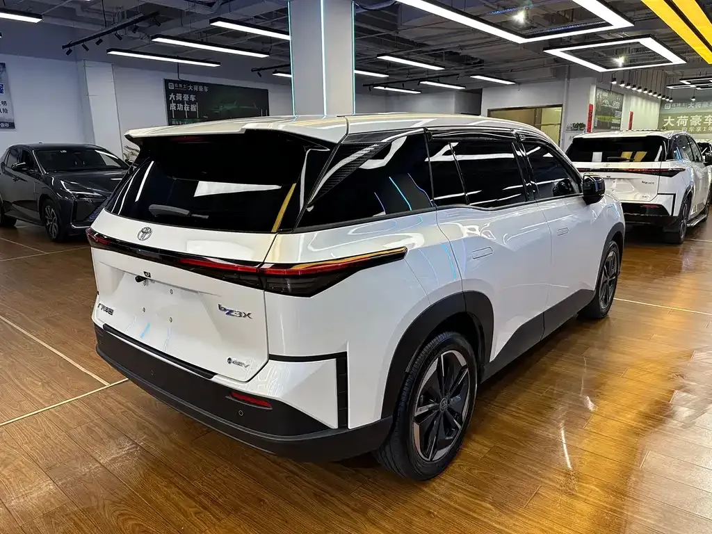 Toyota Platinum 3X 2025 из CN, фото 9
