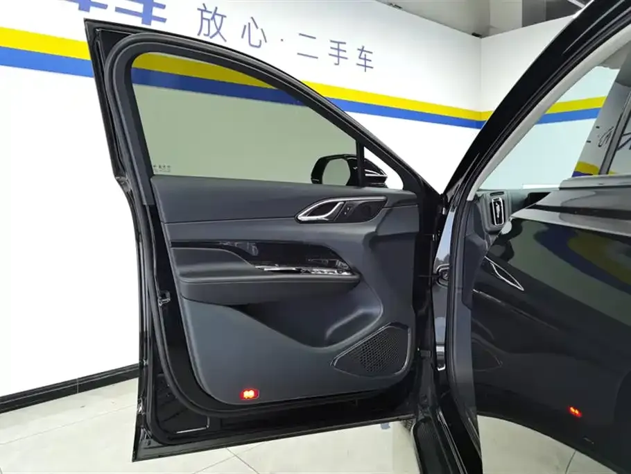Hongqi HS3 — фото 3