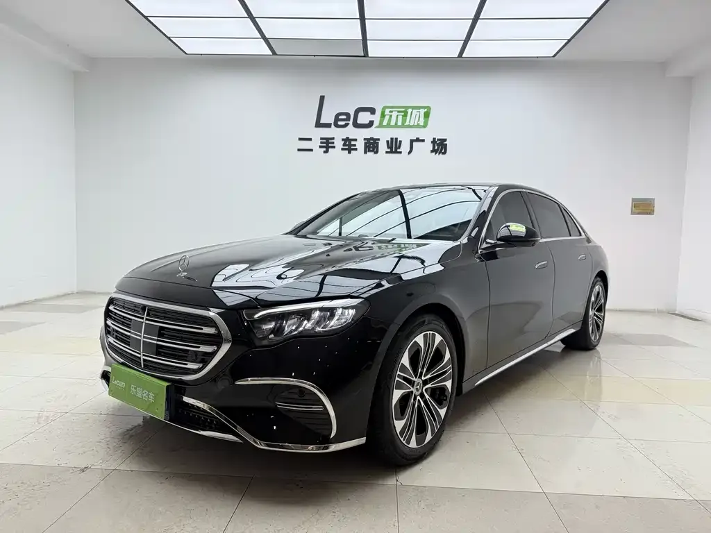 Mercedes-Benz E-Class — фото 1