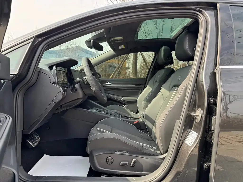 Volkswagen Golf 2022 из CN, фото 7