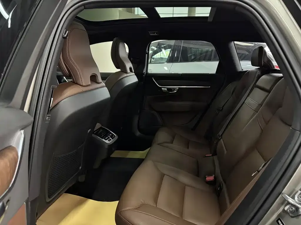 Volvo V90 2021 из CN, фото 3