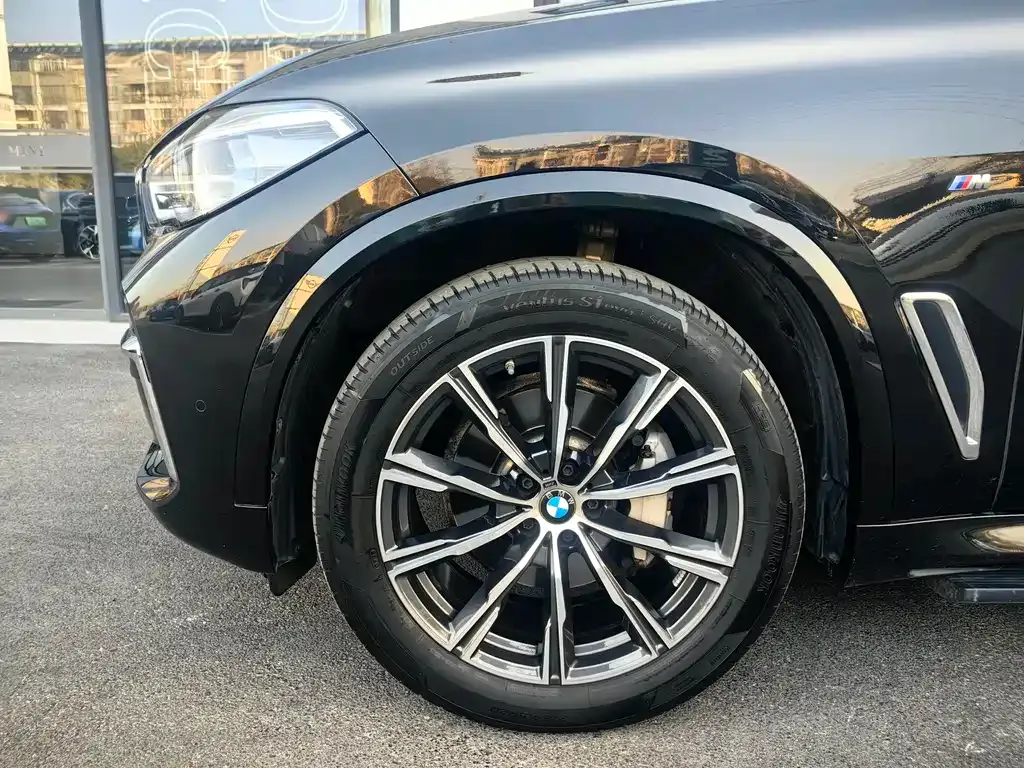 BMW X5 — фото 10