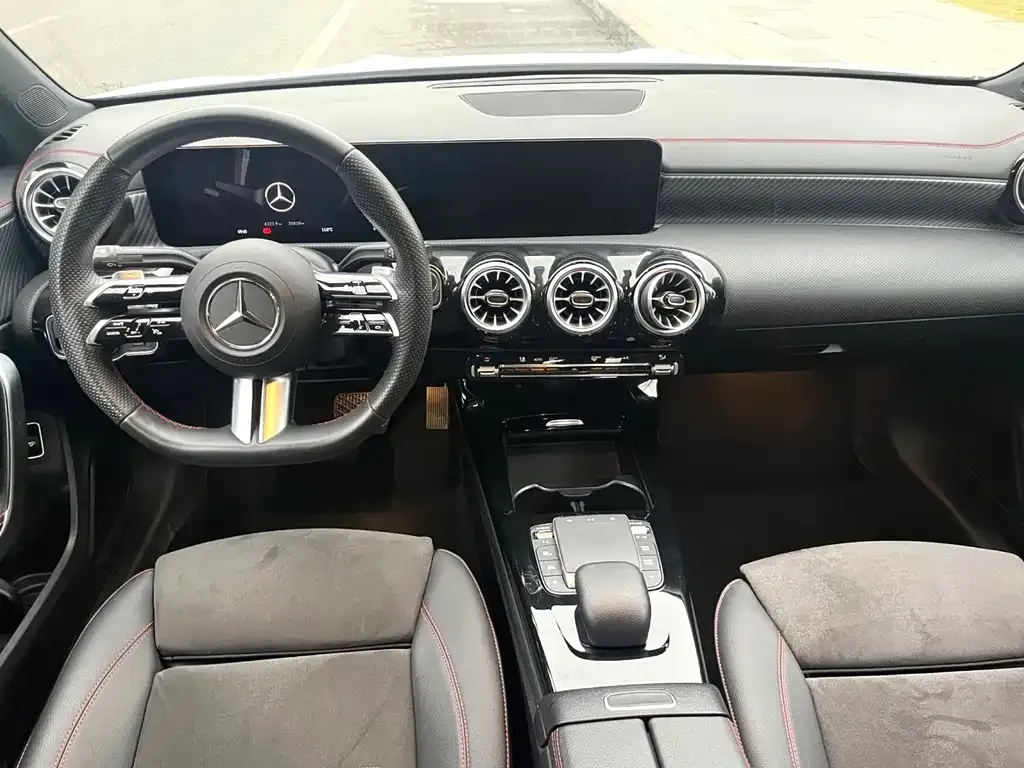 Mercedes-Benz A-Class 2023 из CN, фото 2
