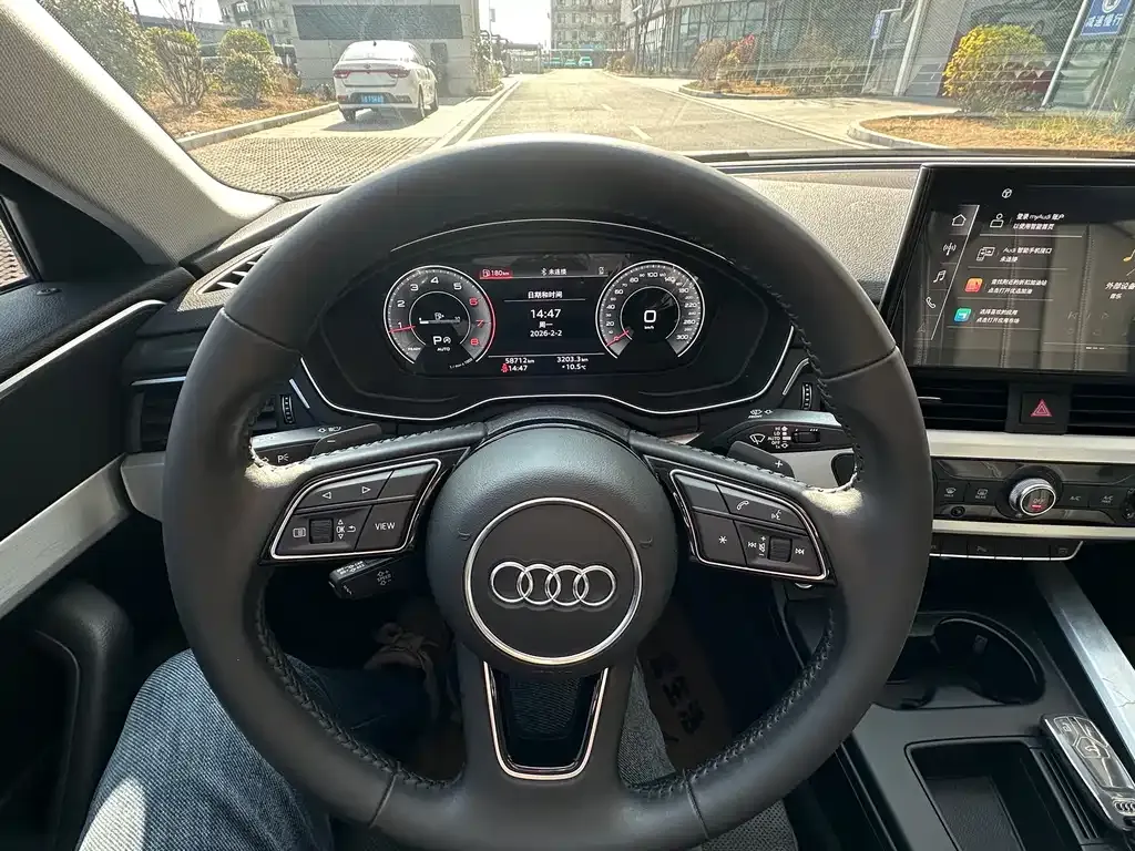 Audi A4L 2021 из CN, фото 6