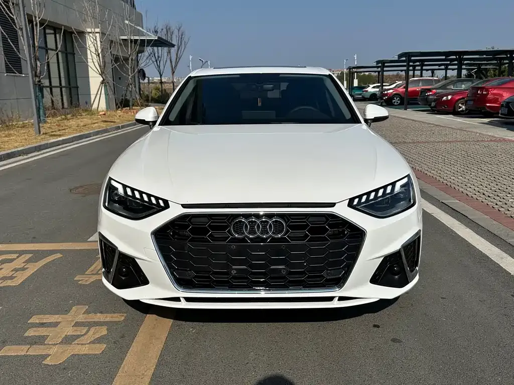 Audi A4L 2021 из CN, фото 2