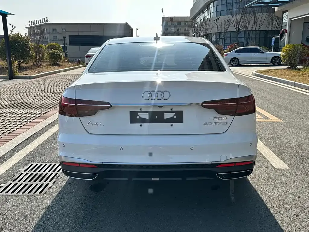 Audi A4L 2021 из CN, фото 10