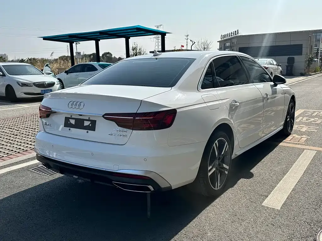 Audi A4L 2021 из CN, фото 7