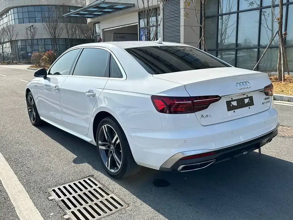 Audi A4L 2021 из CN, фото 8