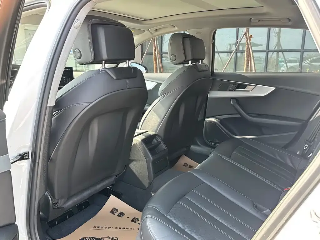 Audi A4L 2021 из CN, фото 9
