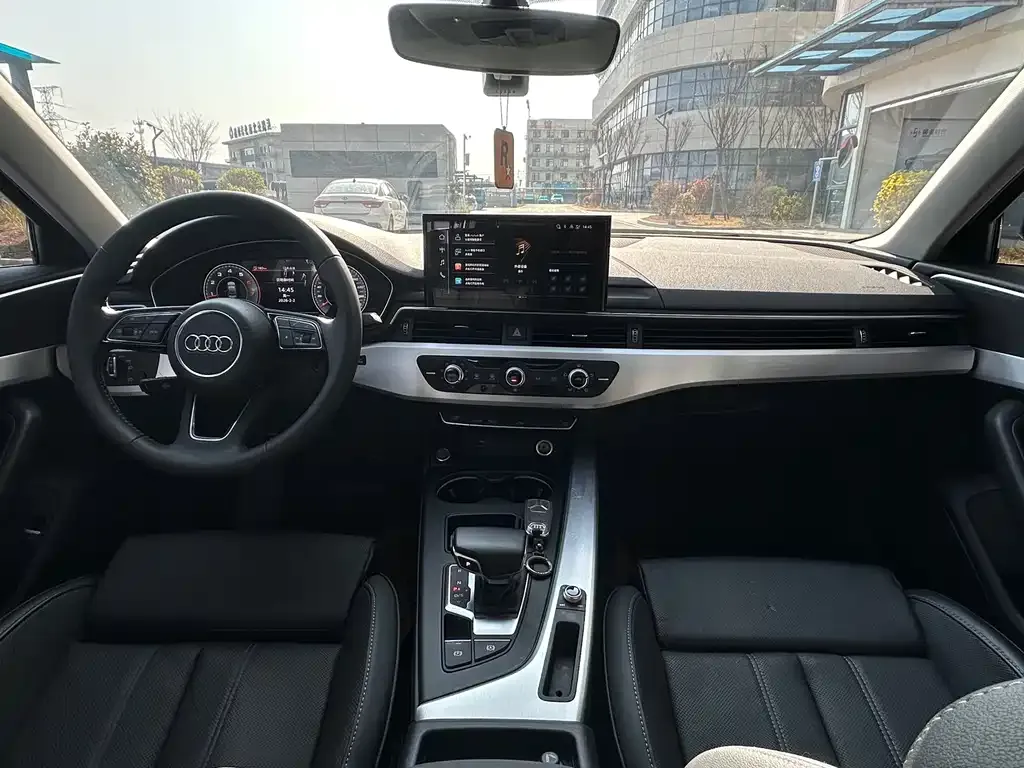 Audi A4L 2021 из CN, фото 5