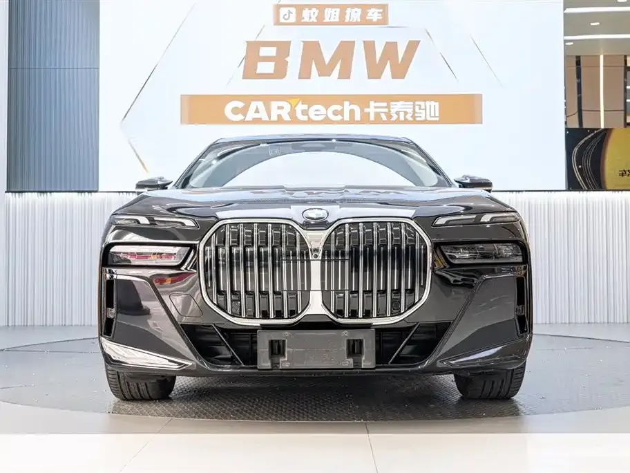BMW 7 Series — фото 1