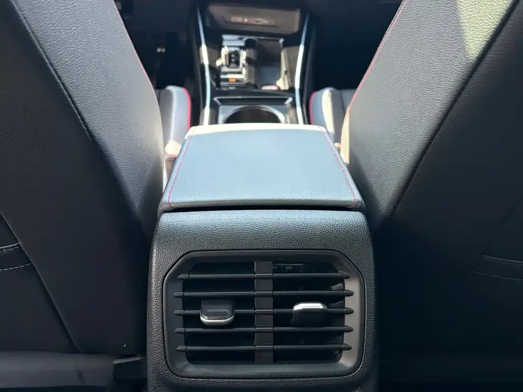 Volkswagen Lamando 2024 из CN, фото 3