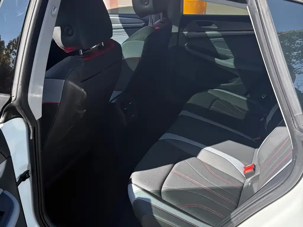 Volkswagen Lamando 2024 из CN, фото 4