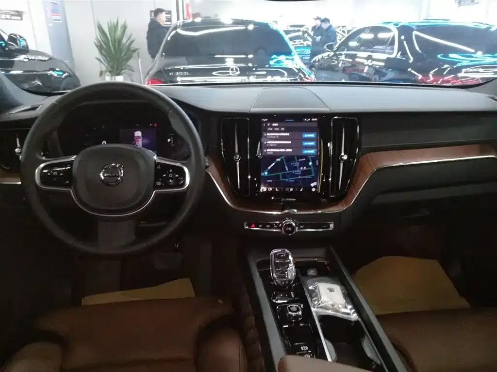 Volvo XC60 PHEV 2024 из CN, фото 5
