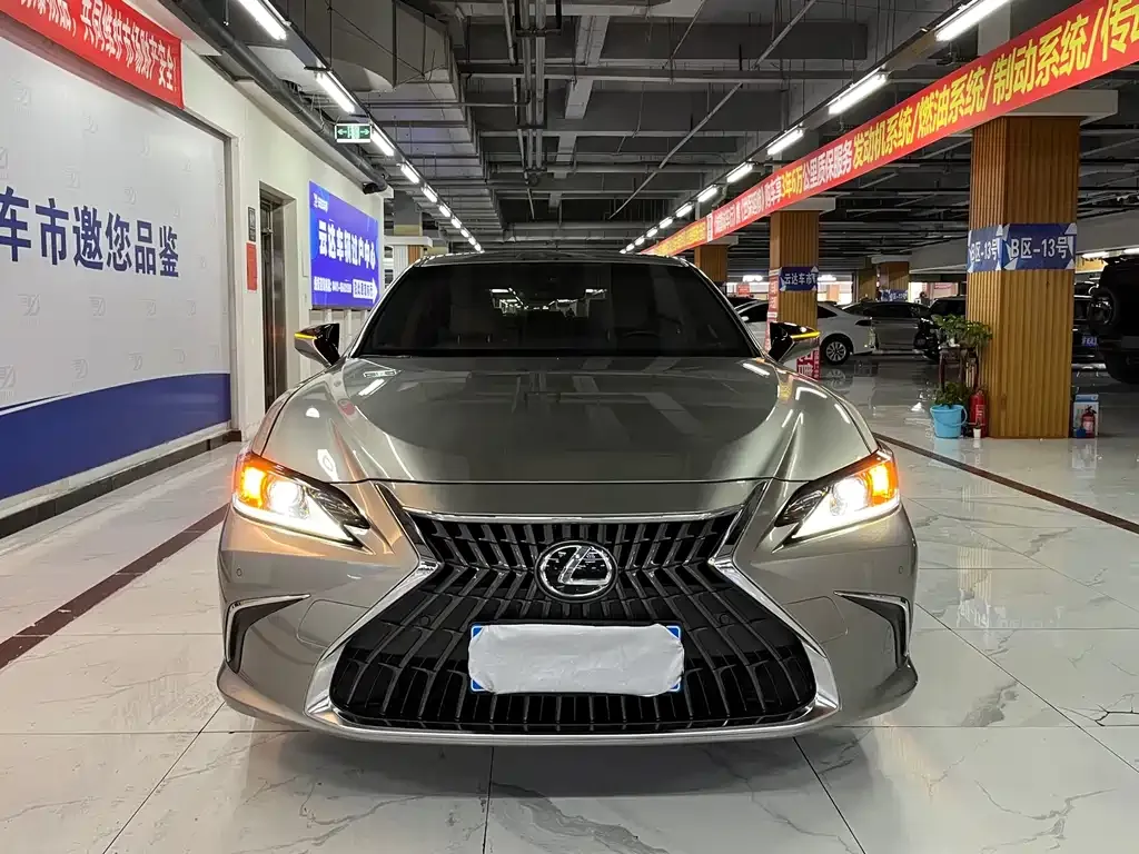 Lexus ES 2023 из CN, фото 1