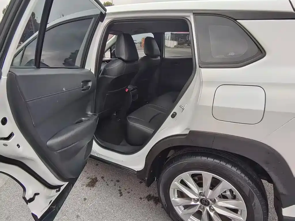 Toyota Corolla Cross 2023 из CN, фото 6