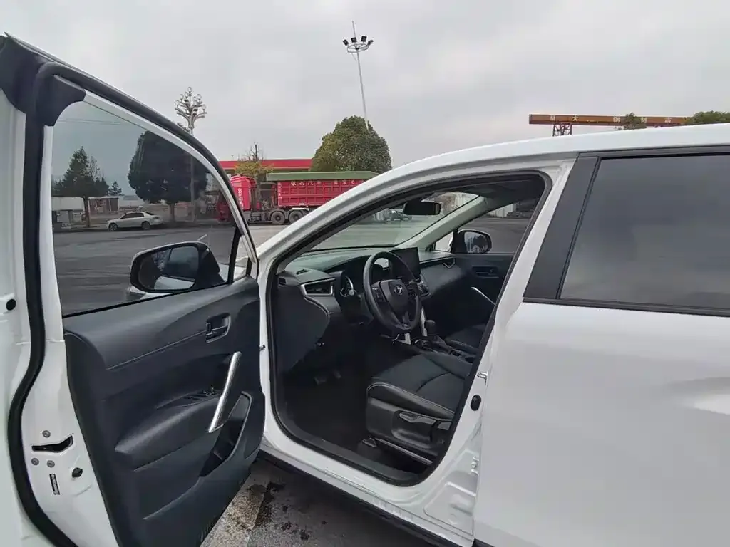 Toyota Corolla Cross 2023 из CN, фото 3