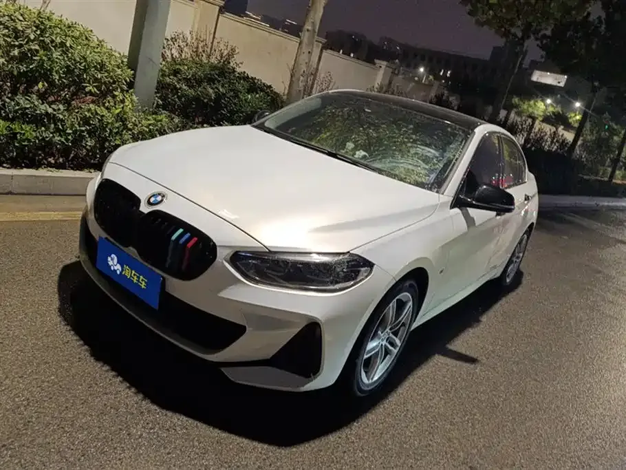 BMW 1 Series 2021 из CN, фото 1
