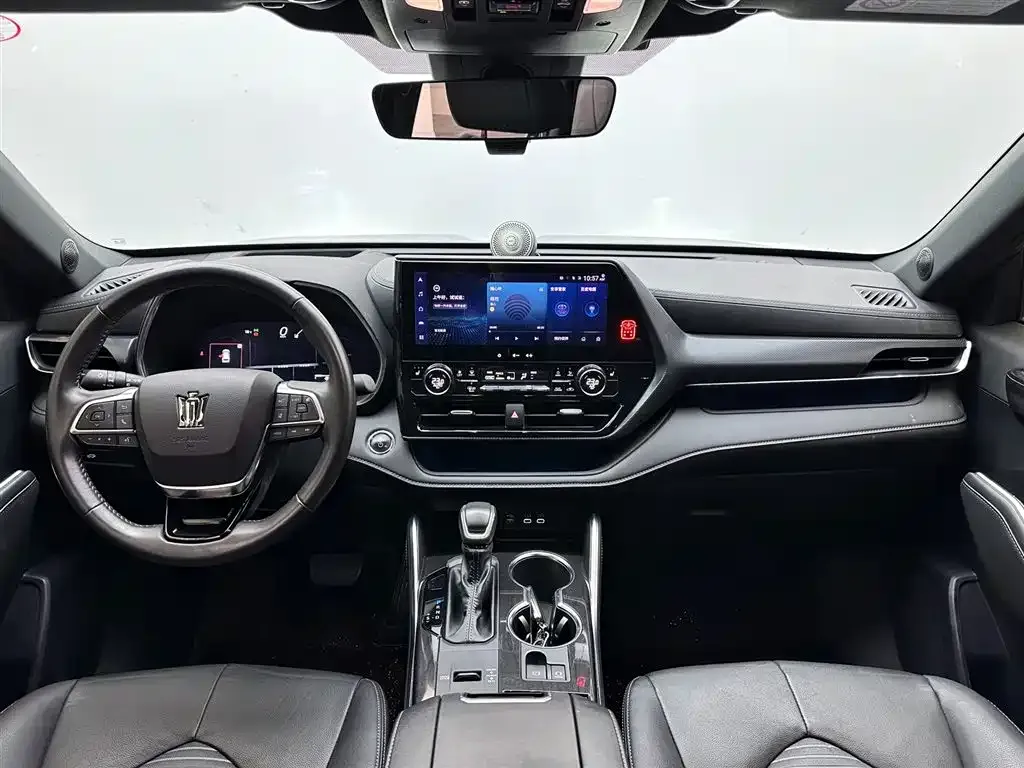 Toyota Crown Kluger 2023 из CN, фото 10