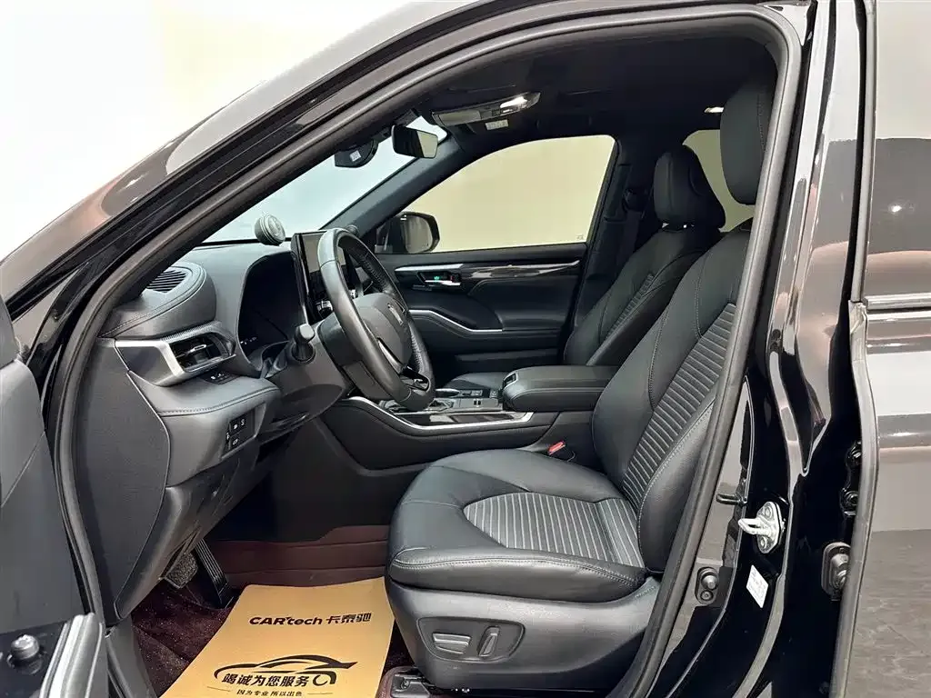 Toyota Crown Kluger 2023 из CN, фото 8