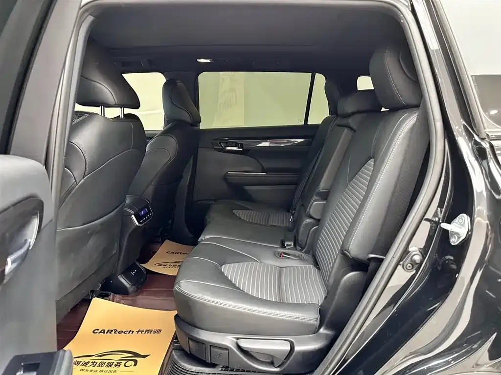Toyota Crown Kluger 2023 из CN, фото 9