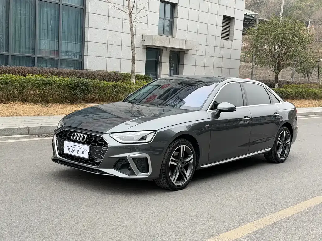 Audi A4L 2022 из CN, фото 1