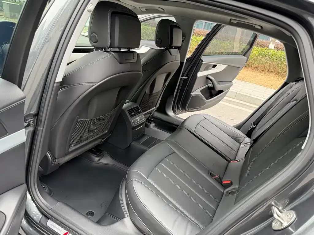 Audi A4L 2022 из CN, фото 10