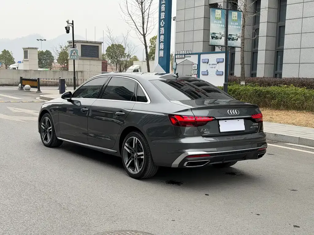 Audi A4L 2022 из CN, фото 8