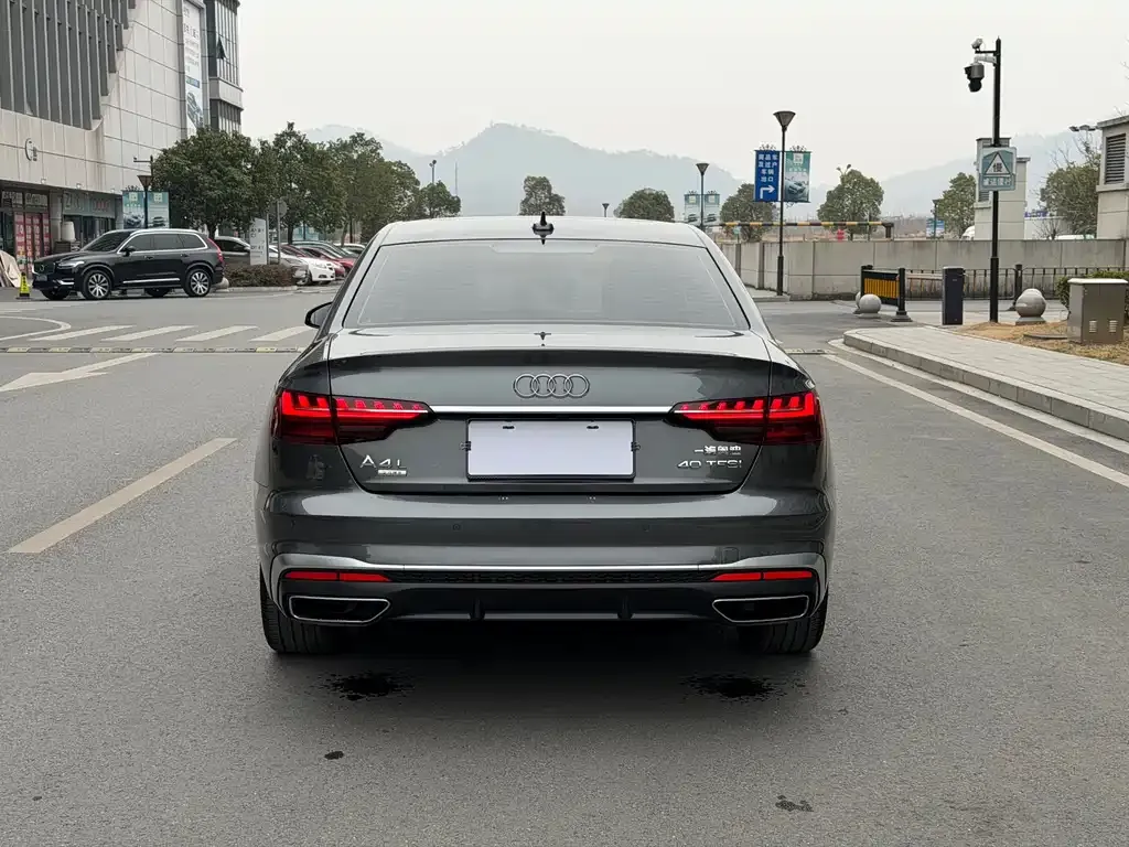 Audi A4L 2022 из CN, фото 5