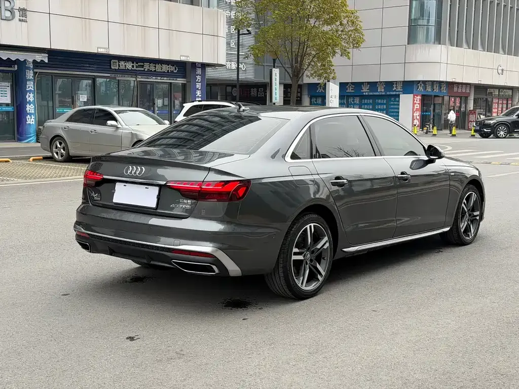 Audi A4L 2022 из CN, фото 7